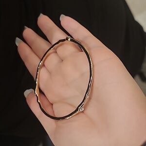 Goldtonr Bangle with Inlay Crystal